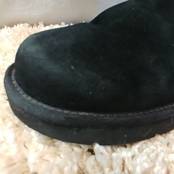 Black UGGS - Picture 6 of 7